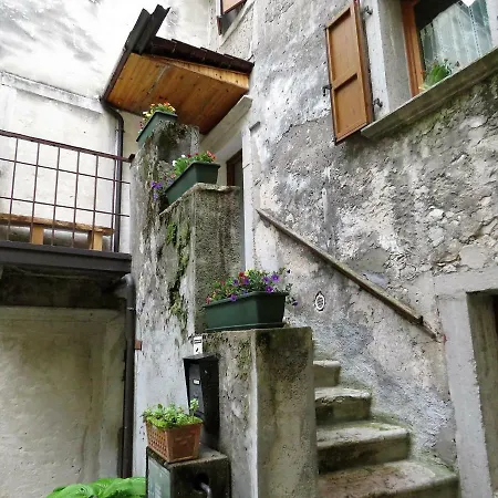Roggia 10 Apartment